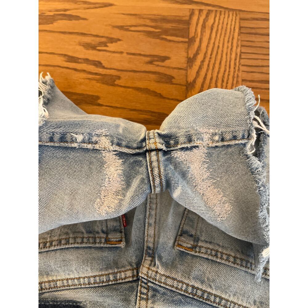 Reformation super distressed Cut off shorts size 24 - Picture 8 of 9